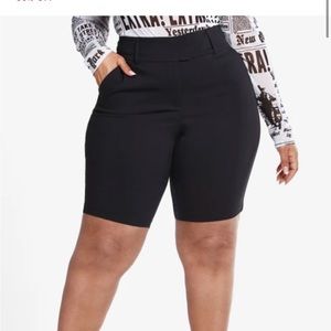 The City Shorts In Black